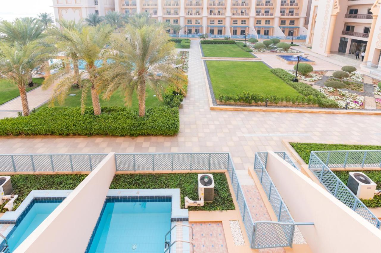 Globalstay At Palm Jumeirah Beachfront Paradise With Pool And Gym Dubái Exterior foto