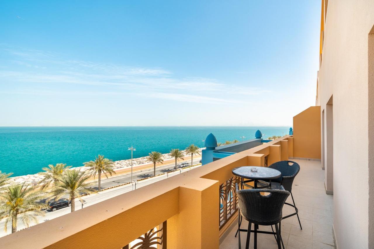 Globalstay At Palm Jumeirah Beachfront Paradise With Pool And Gym Dubái Exterior foto