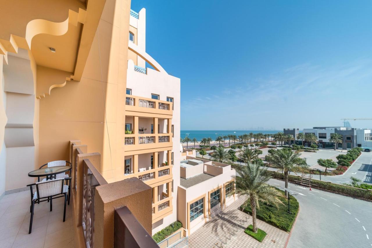 Globalstay At Palm Jumeirah Beachfront Paradise With Pool And Gym Dubái Exterior foto