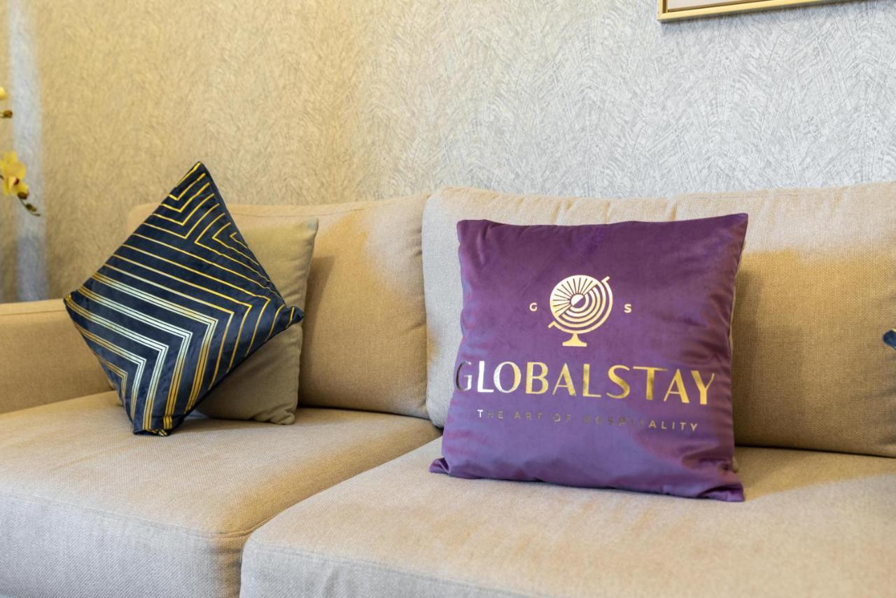 Globalstay At Palm Jumeirah Beachfront Paradise With Pool And Gym Dubái Exterior foto